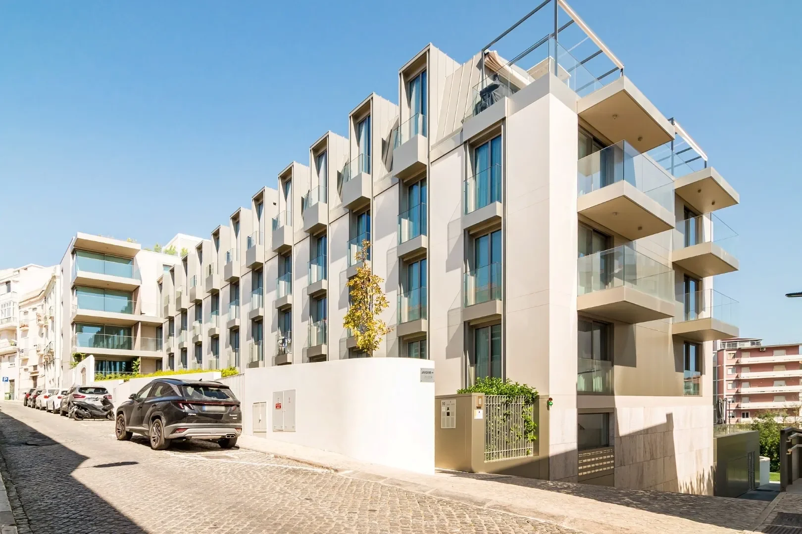 Exterior photo 8