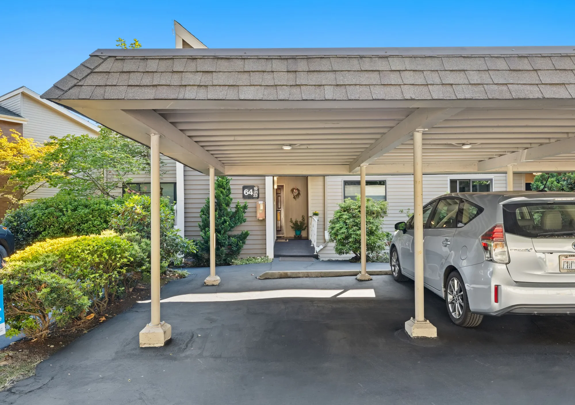 6423 Sand Point Wy NE , Seattle, WA 98115, Seattle, Washington, United States. - Photo 3