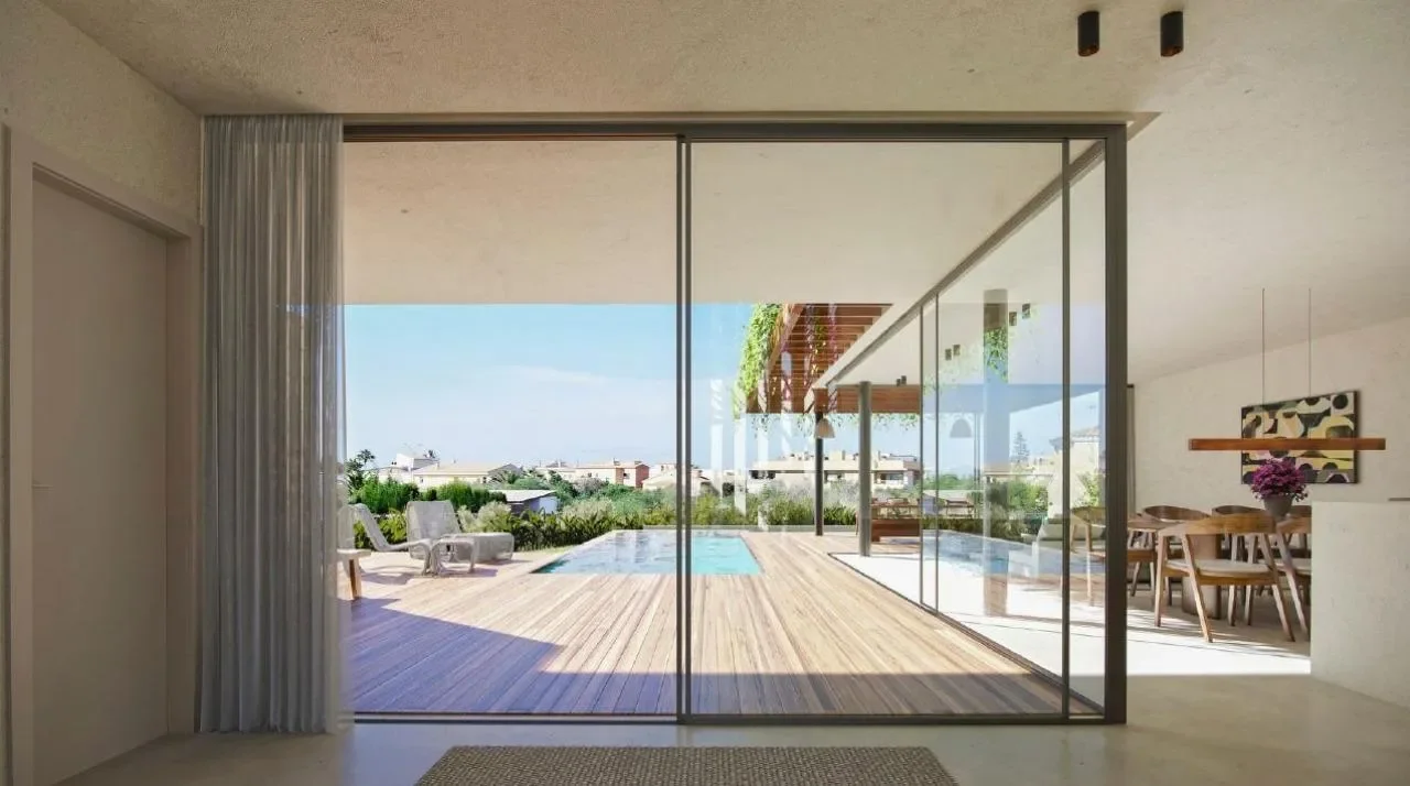 Exterior photo 2