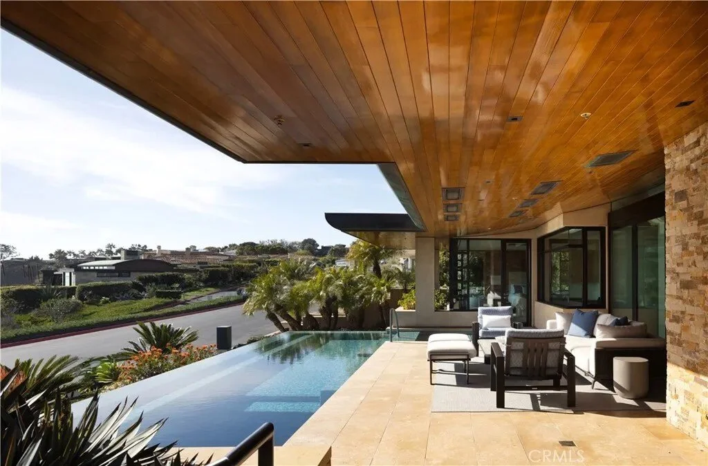 2526 Riviera Drive, Laguna Beach, California, United States. - Photo 31