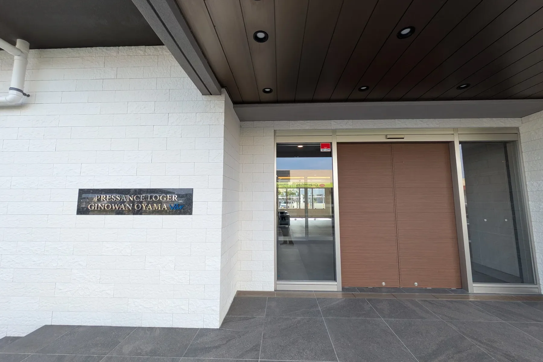 Exterior photo 3