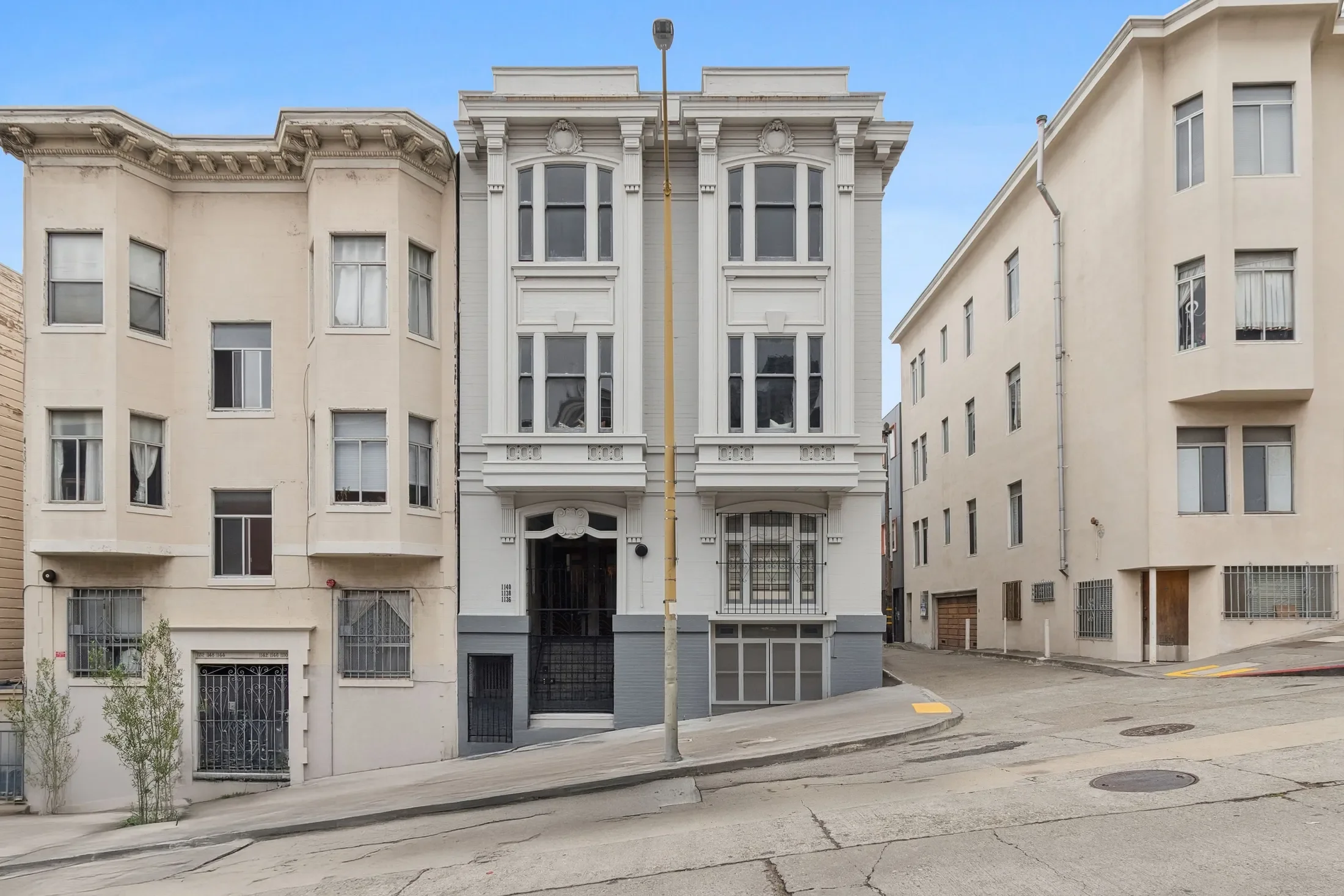 Exterior photo 2