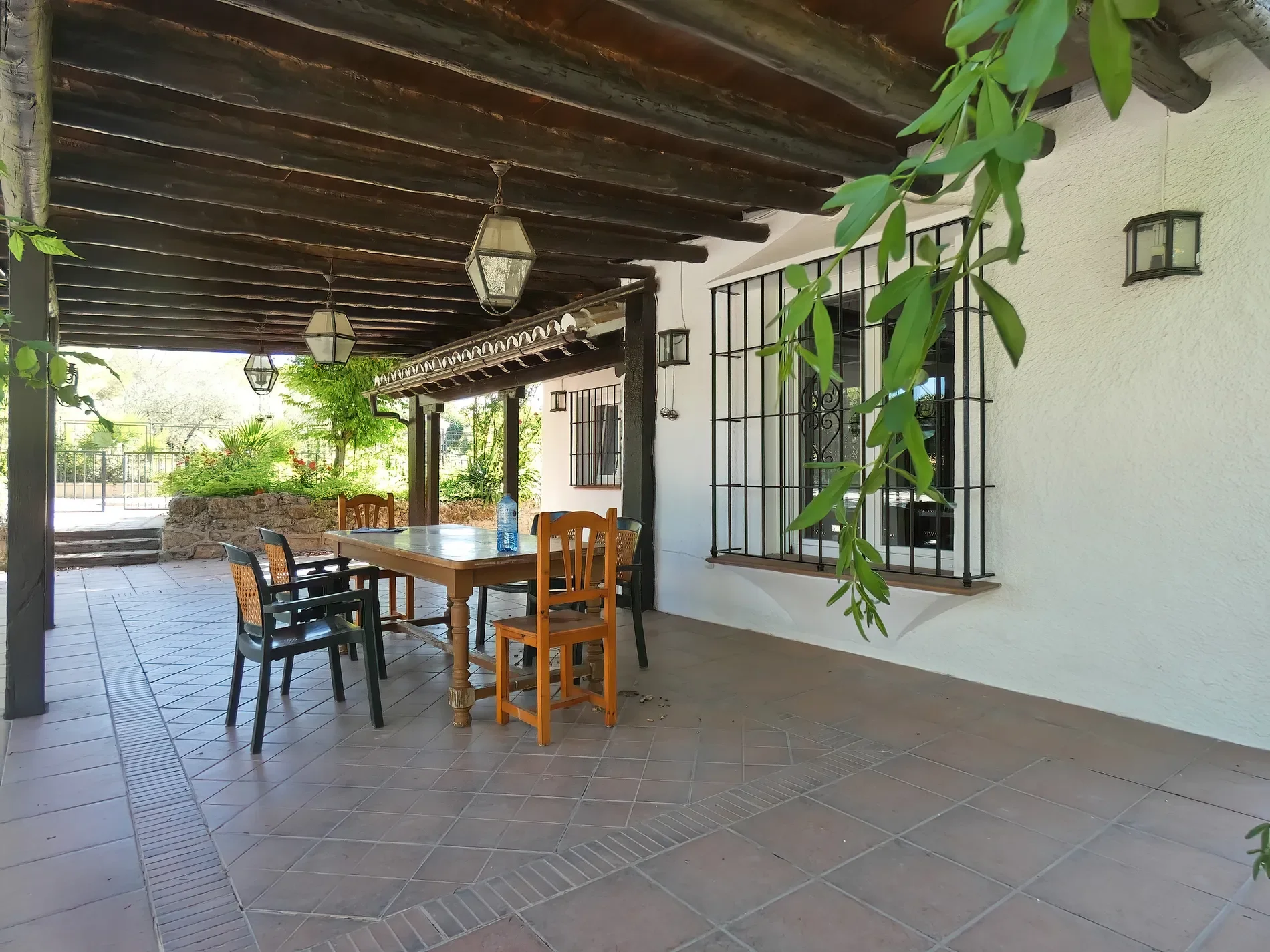 Exterior photo 3