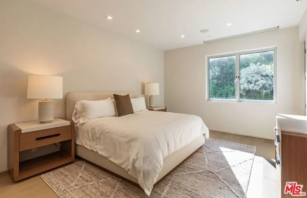 1895 Rising Glen Road, Los Angeles, California, United States. - Photo 18