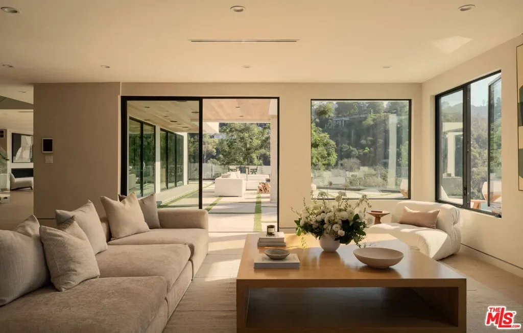 2608 Zorada Drive, Los Angeles, California, United States. - Photo 7