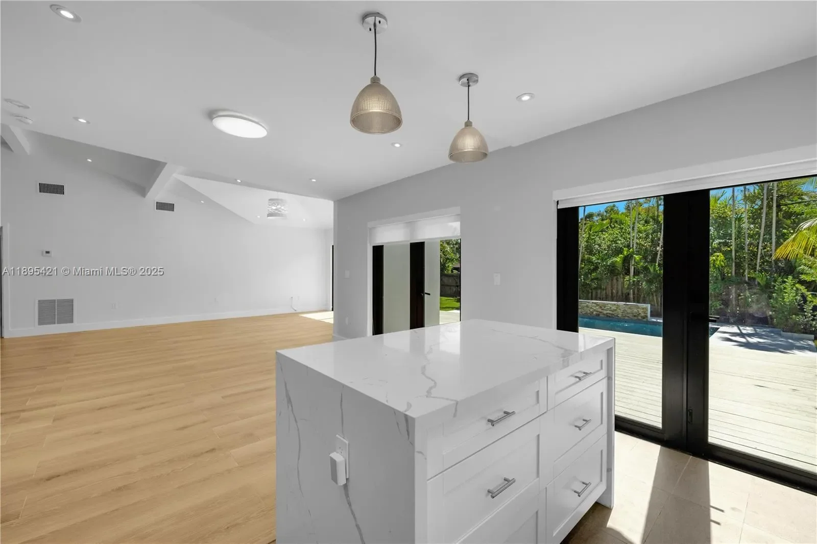 1132 NE 101ST St, Miami, Florida, United States. - Photo 8