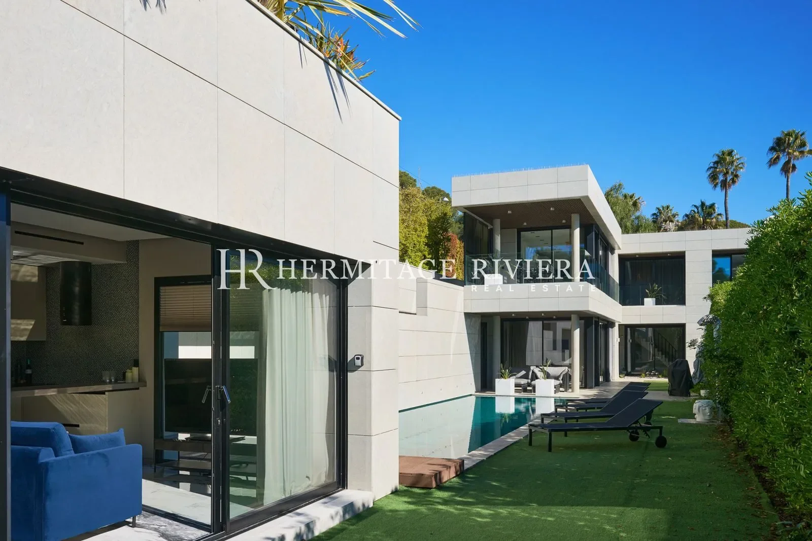 Exterior photo 9