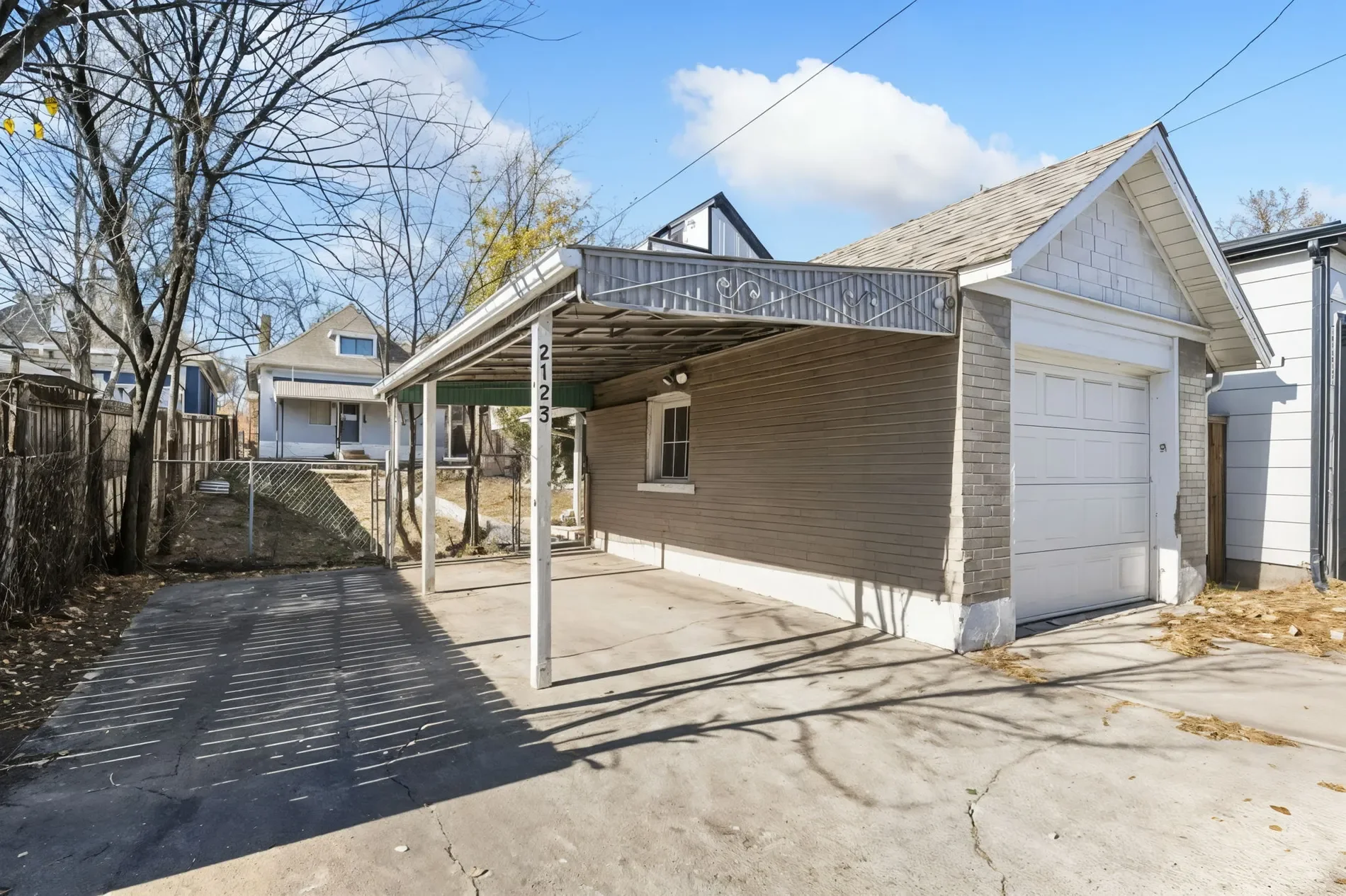 Exterior photo 5