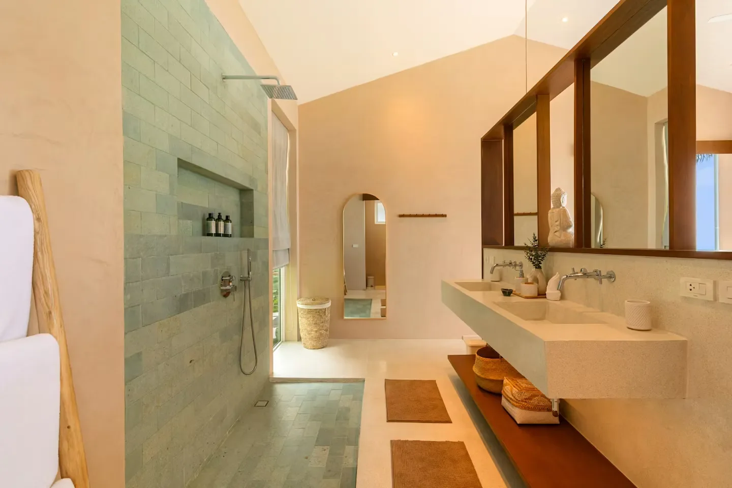 Gallery photo 2