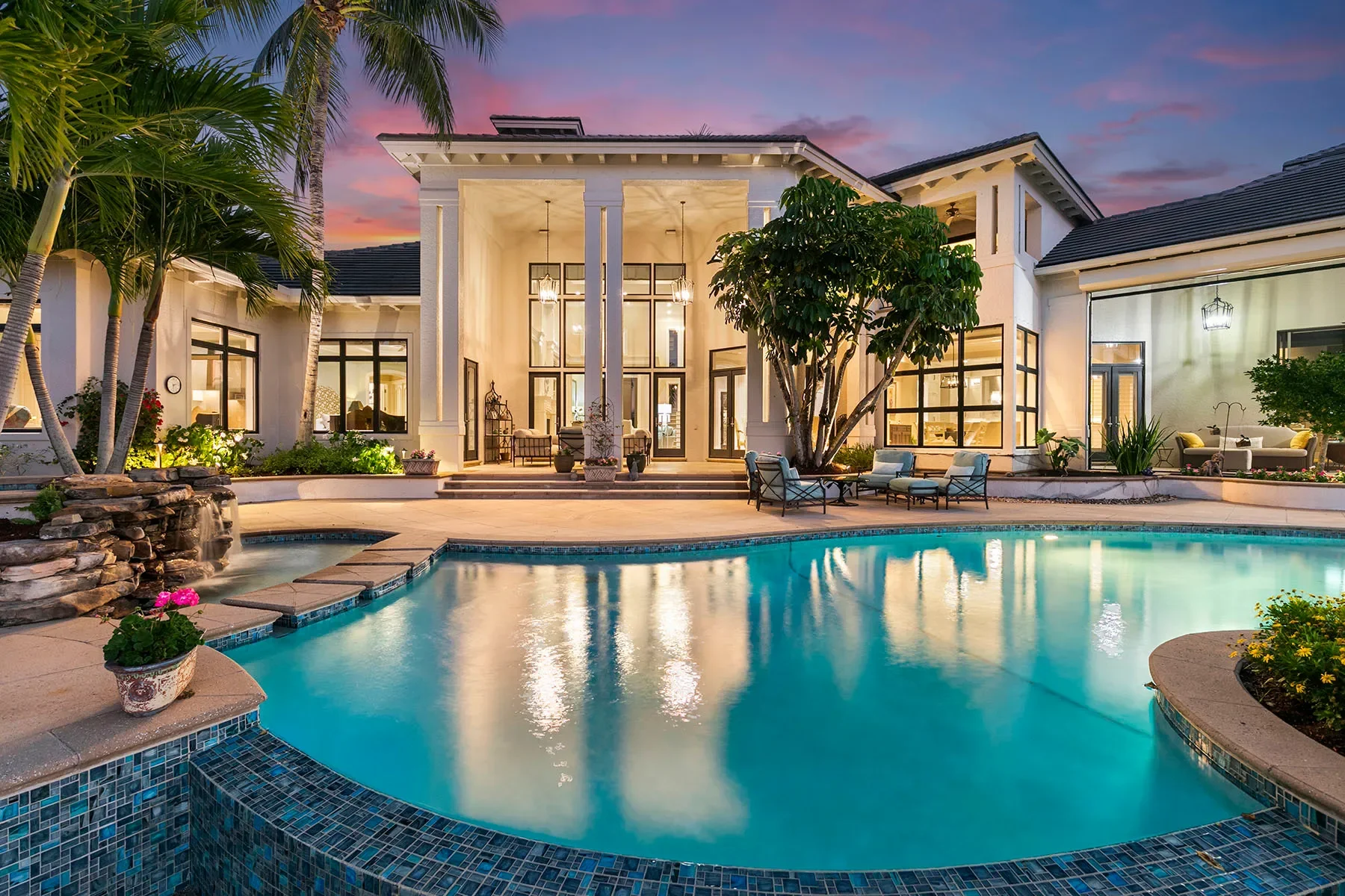 Exterior photo 3