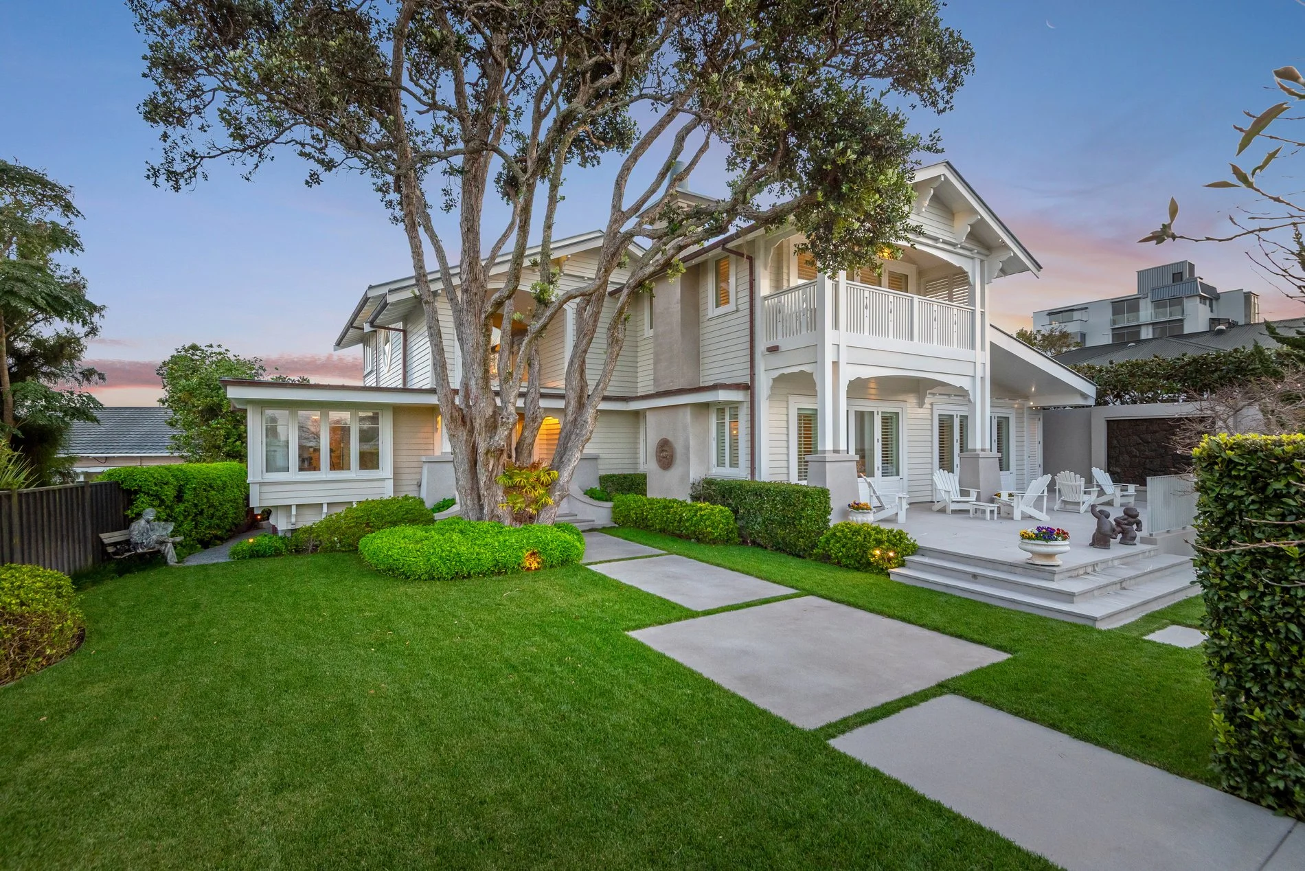 Exterior photo 2