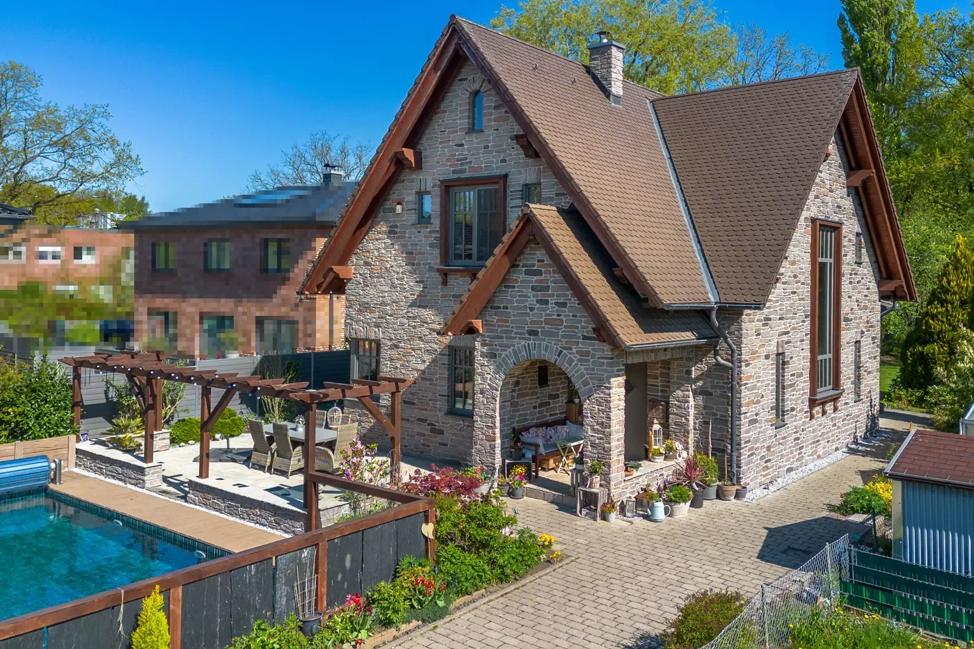 Exterior photo 2
