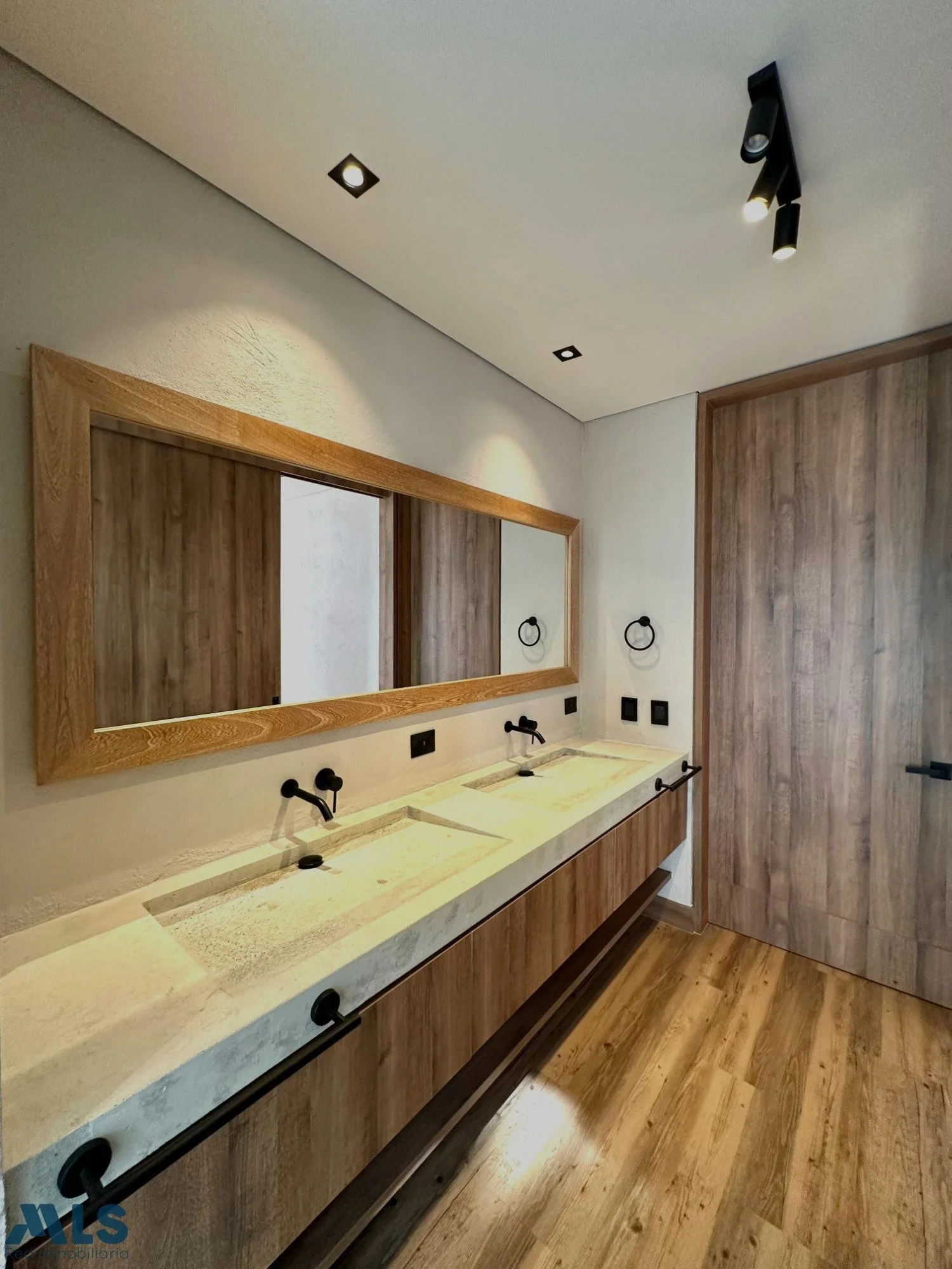 Gallery photo 4