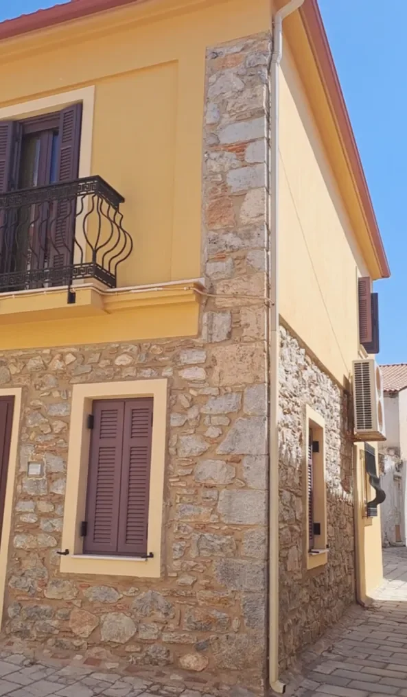 Exterior photo 5