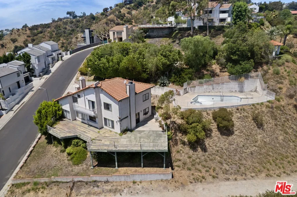 1842 N Crescent Heights Boulevard, Los Angeles, California, United States. - Photo 4