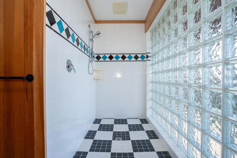 4893 Sunshine Coast Highway, Sechelt, BC V7Z 0B6, Sechelt, British Columbia, Canada. - Photo 18