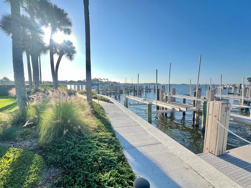 1903 Bay Road 205, Vero Beach, Florida, United States. - Photo 42