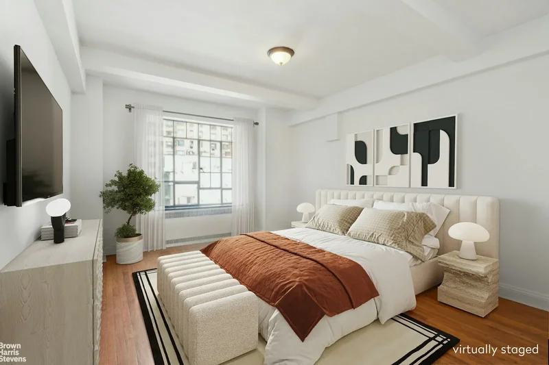 PARK AVENUE, New York, New York, United States. - Photo 7