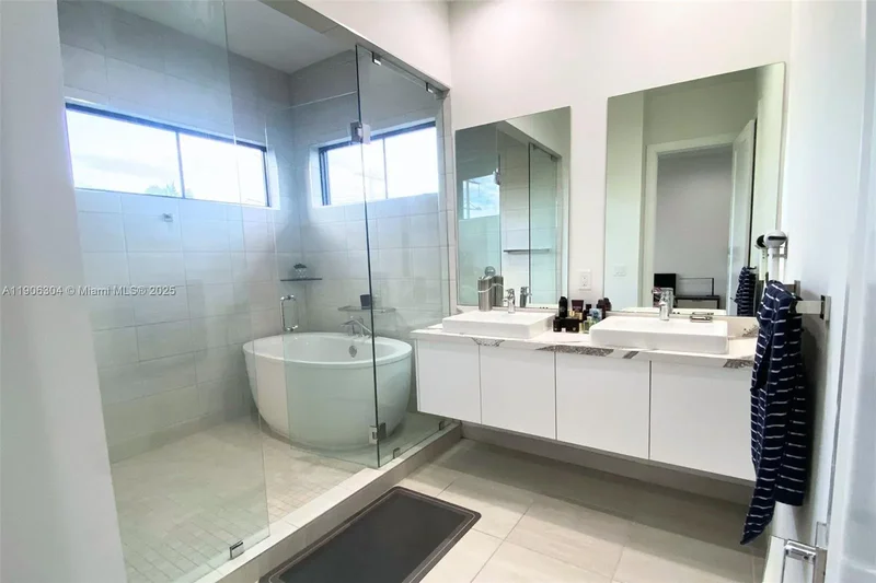 8002 NW 43rd St, Miami Springs, Florida, United States. - Photo 33