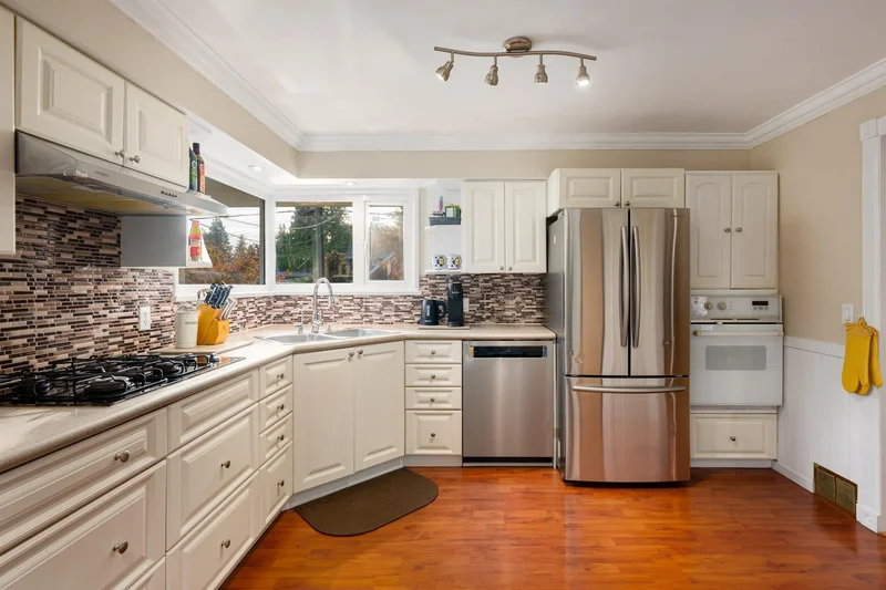 3658 Loraine Avenue, North Vancouver, BC, V7R4B8, CANADA, North Vancouver, British Columbia, Canada. - Photo 35