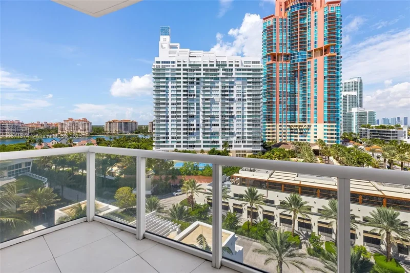 50 S Pointe Dr 1005, Miami Beach, Florida, United States. - Photo 32