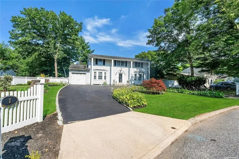 7 Pritchard Crescent, Port Jefferson Station, New York, United States. - Photo 12