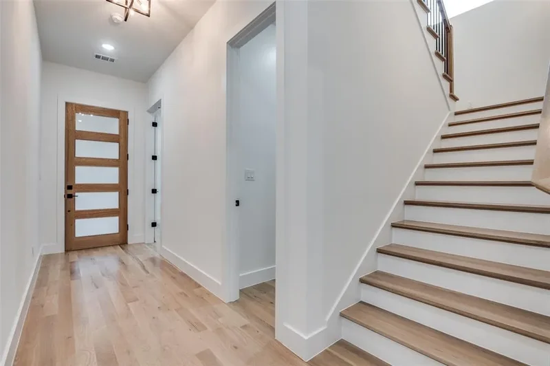 514 S Glasgow Drive, Dallas, Texas, United States. - Photo 5
