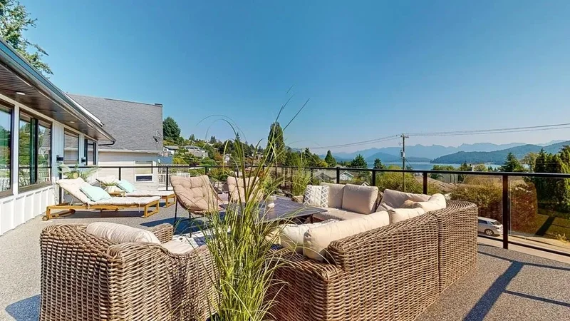 Coastal Retreat with Stunning Ocean Views!