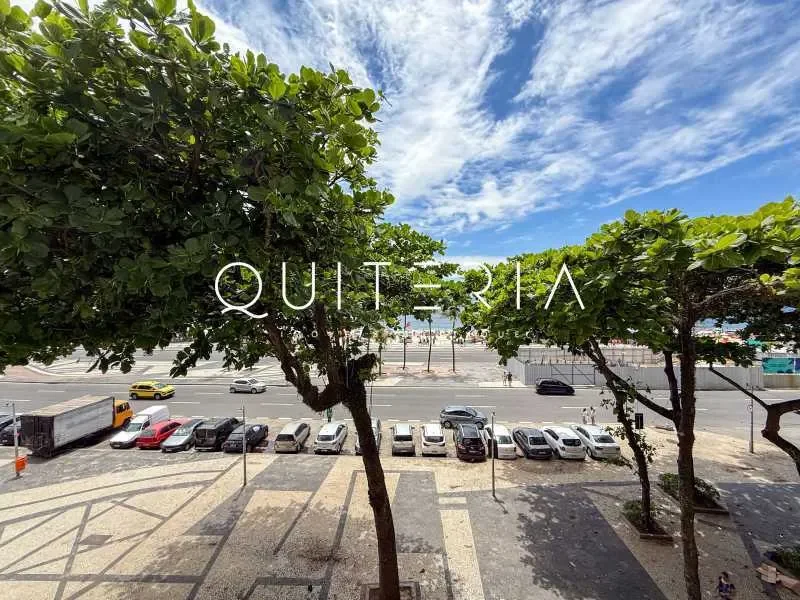Excelente apartamento frontal praia de Copacabana