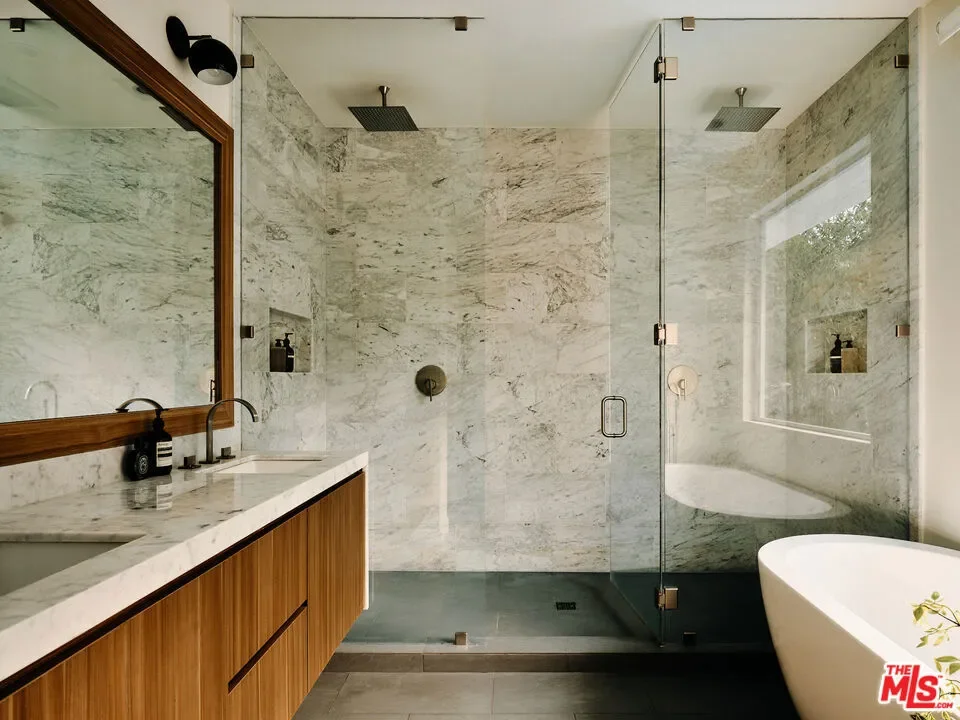 2635 Carman Crest Drive, Los Angeles, California, United States. - Photo 16