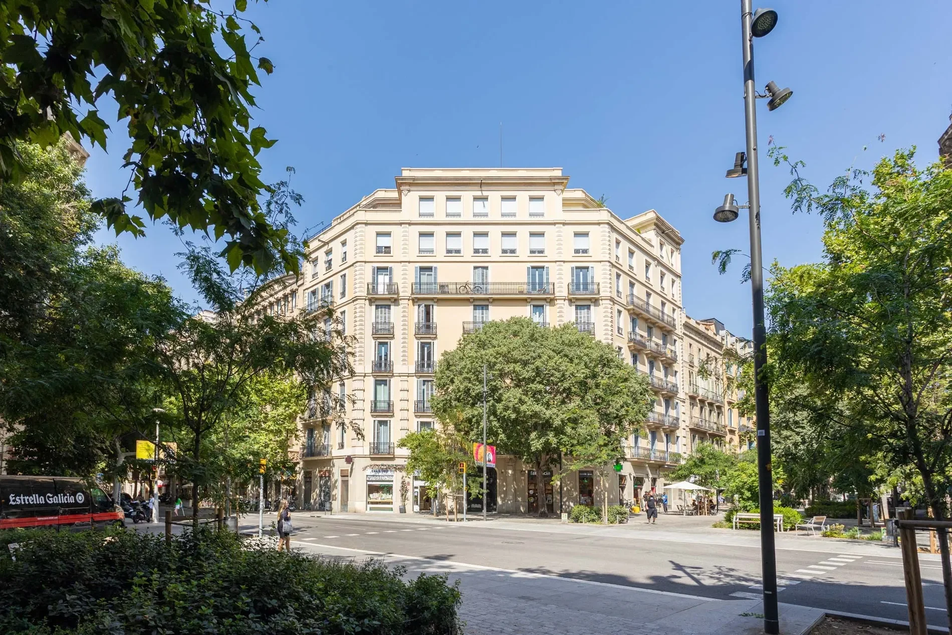 Carrer de la Diputació, Barcelona, Spain, Eixample, Barcelona, Spain. - Photo 16