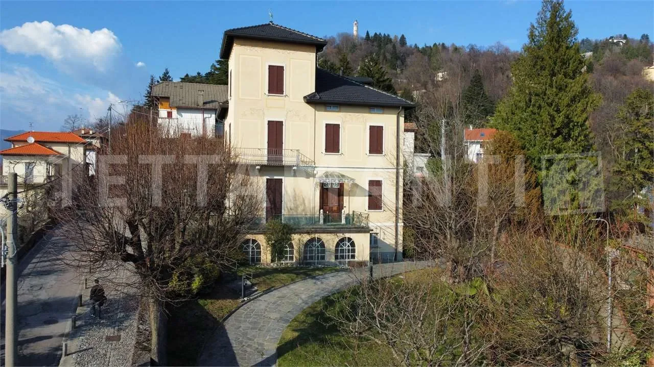 Brunate, Lombardy, Italy. - Photo 12