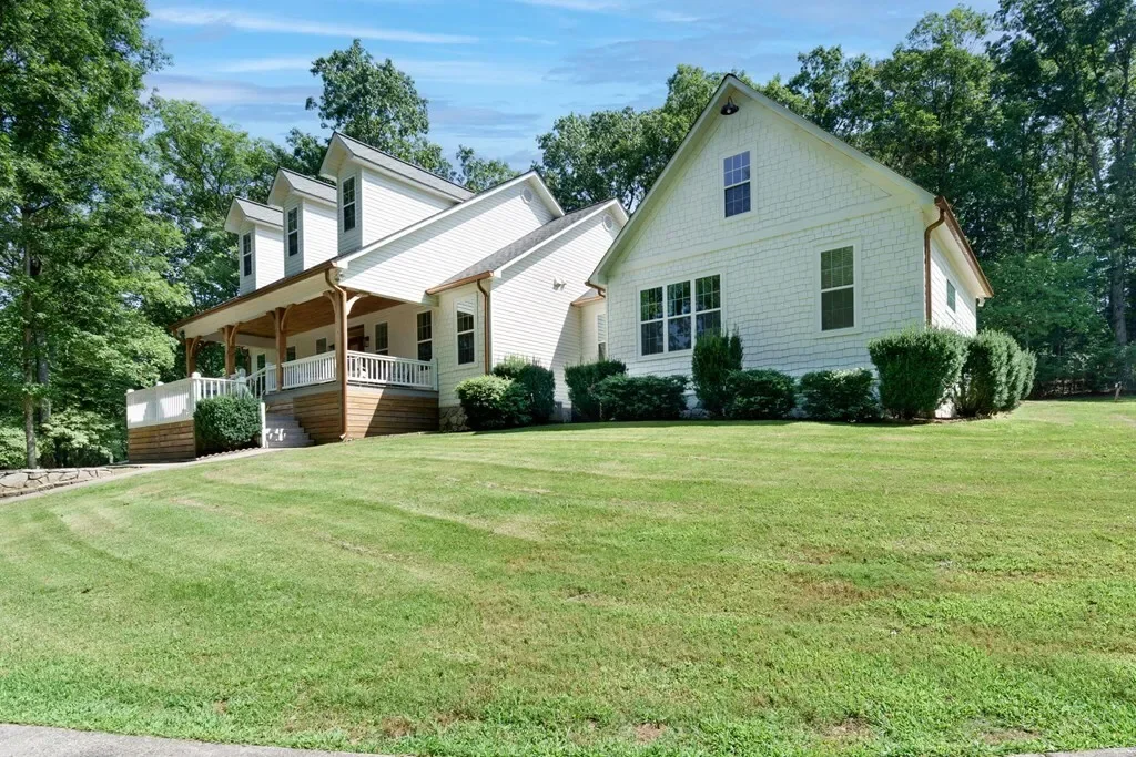 211 W Oakcrest Drive, Blue Ridge, Georgia, United States. - Photo 2