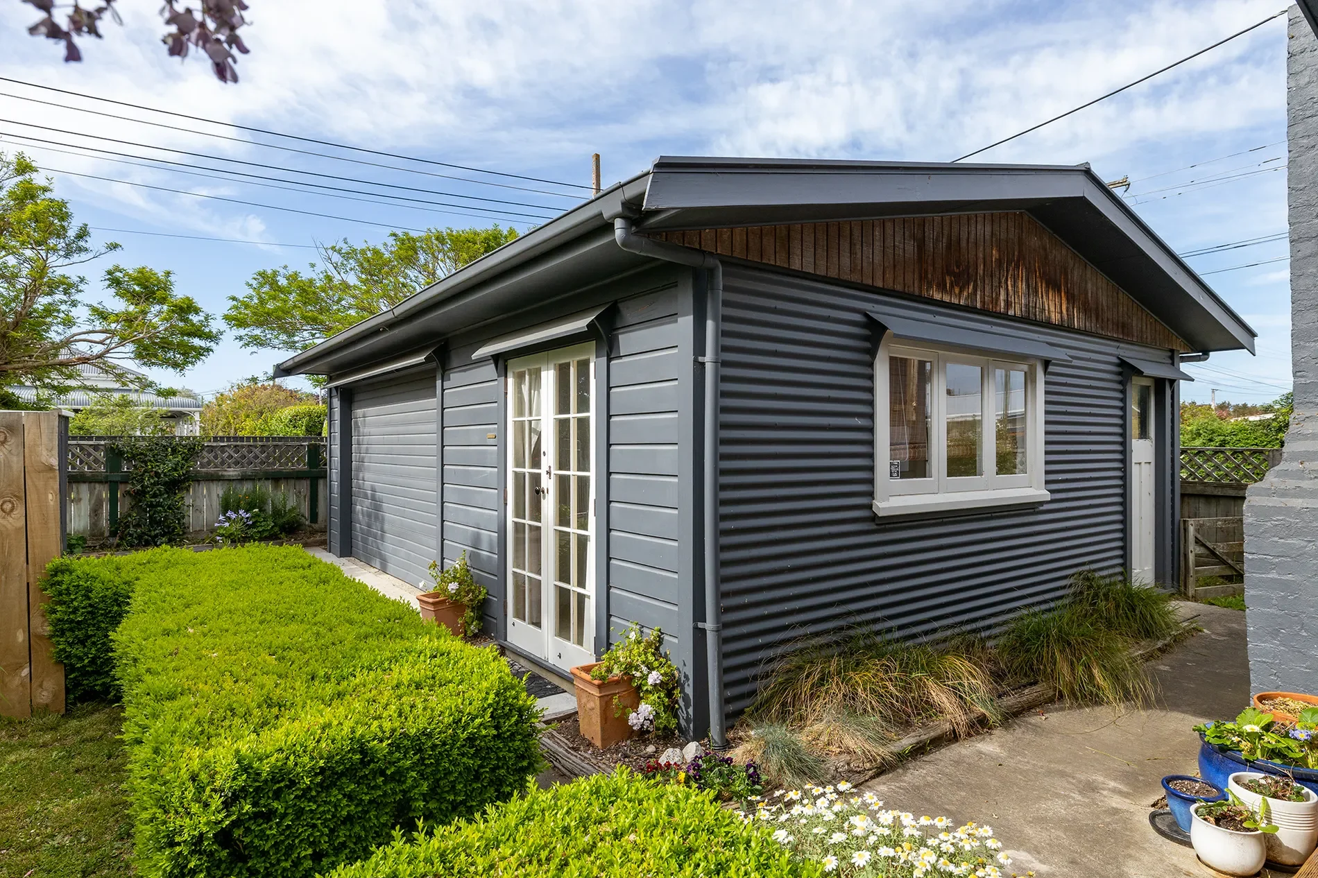 Exterior photo 6