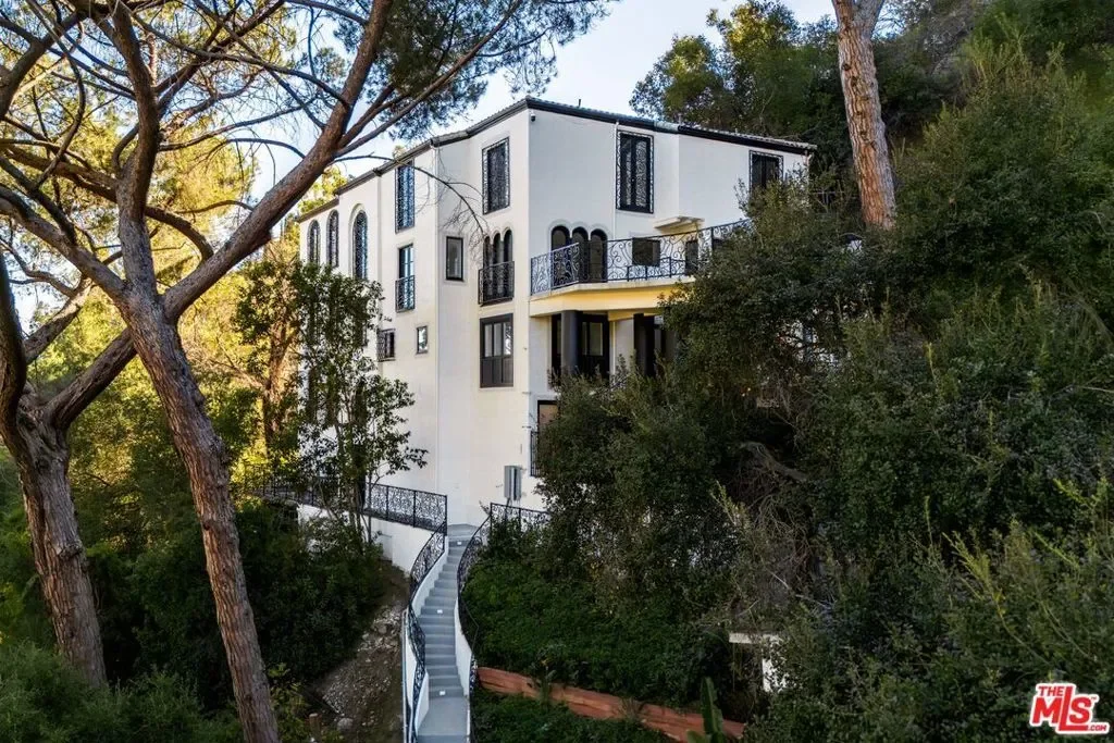 1301 N Beverly Drive, Beverly Hills, California, United States. - Photo 19