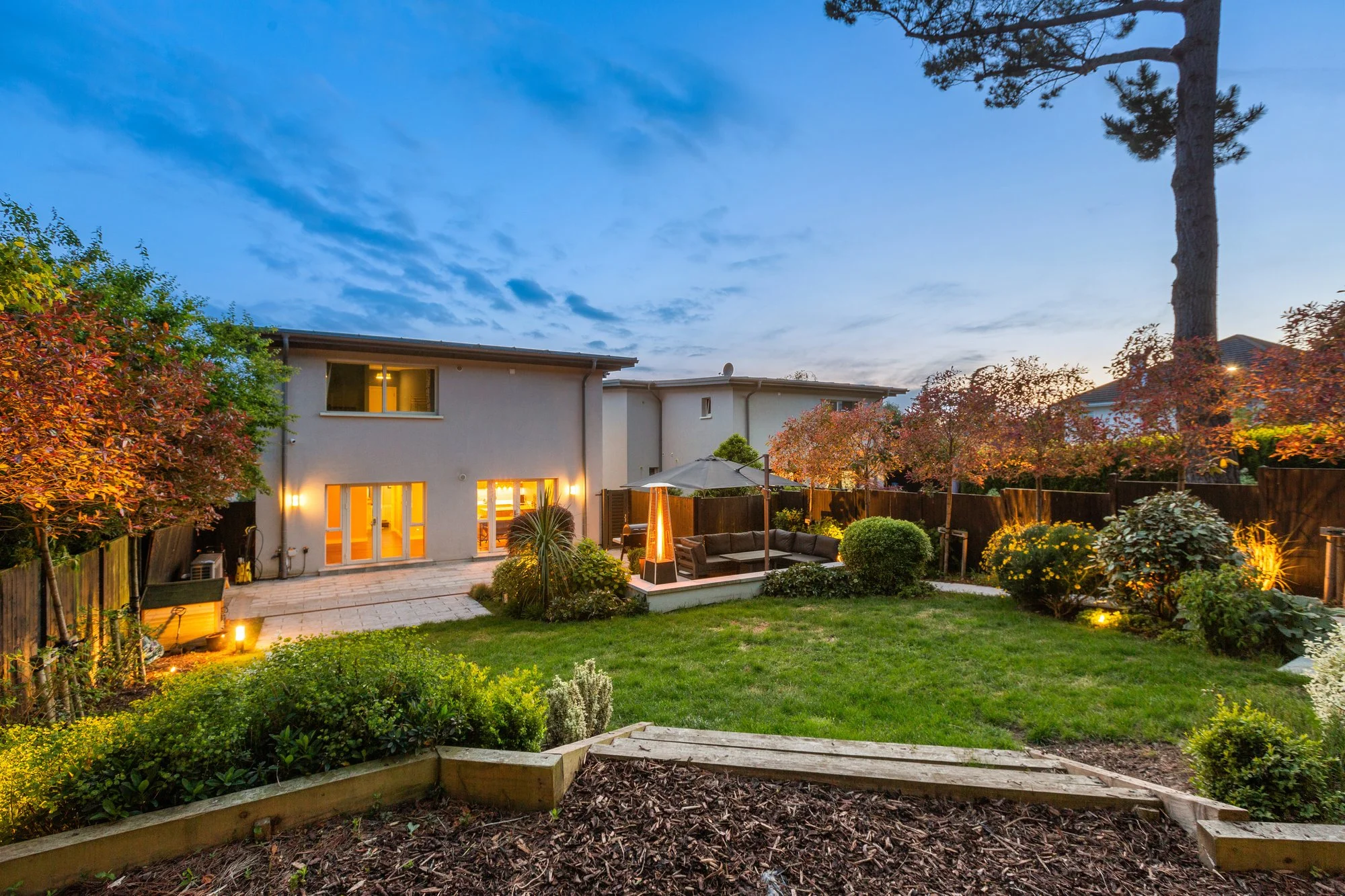 Exterior photo 8