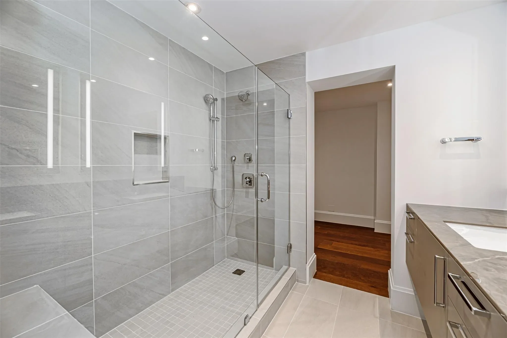 1701 Hermann Drive 34L, Houston, Texas, United States. - Photo 10