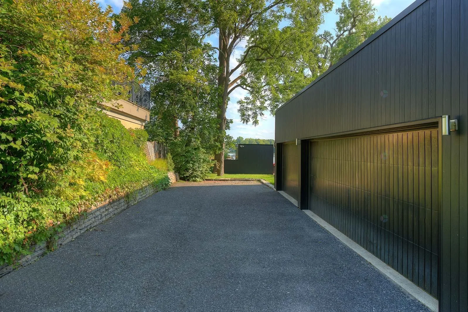 Exterior photo 7