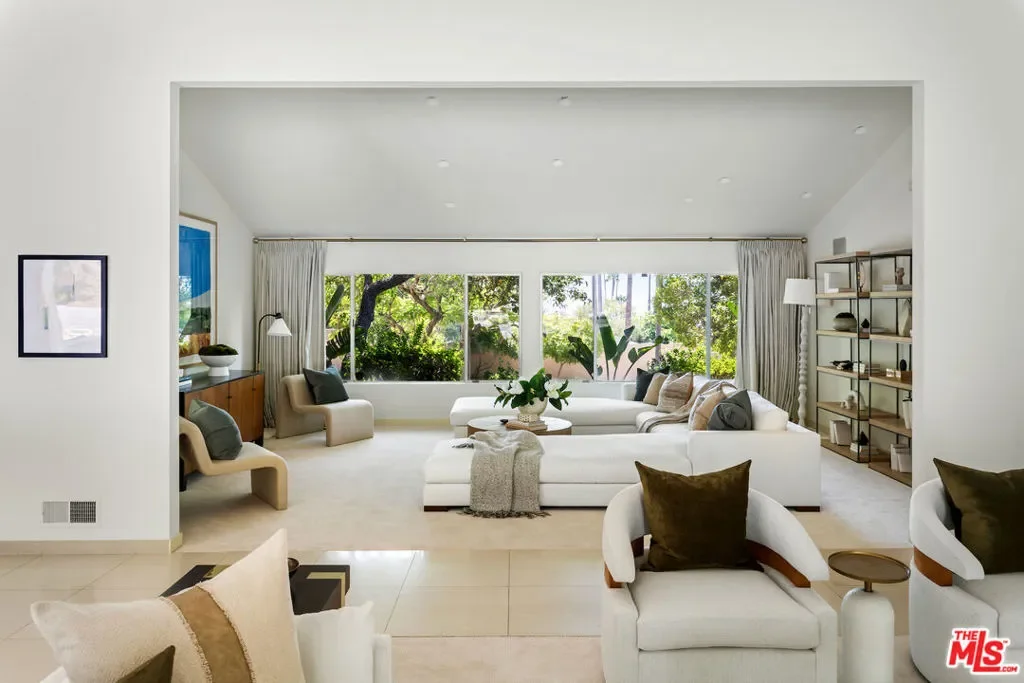 811 N Hillcrest Road, Beverly Hills, California, United States. - Photo 1