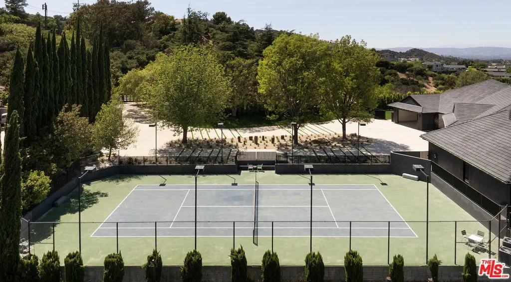 16401 Mulholland Drive, Los Angeles, California, United States. - Photo 16