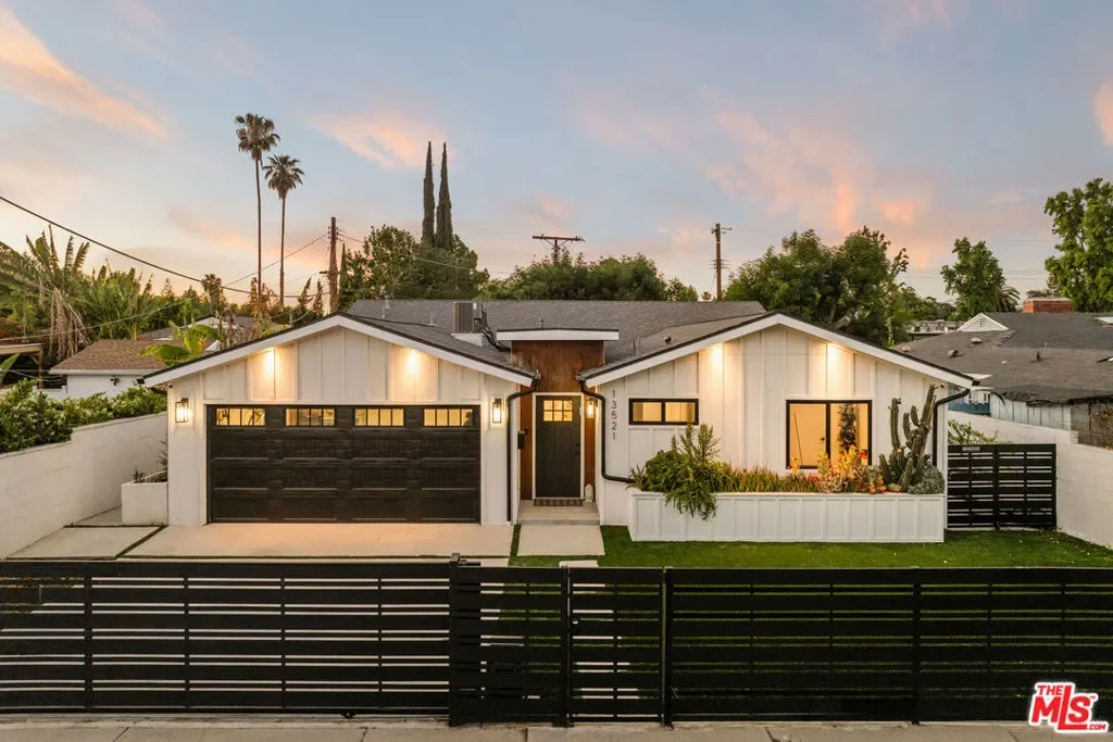 13521 Magnolia Boulevard, Los Angeles, California, United States. - Photo 11