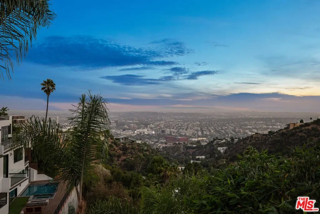 2137 Sunset Plaza Drive, Los Angeles, California, United States. - Photo 22