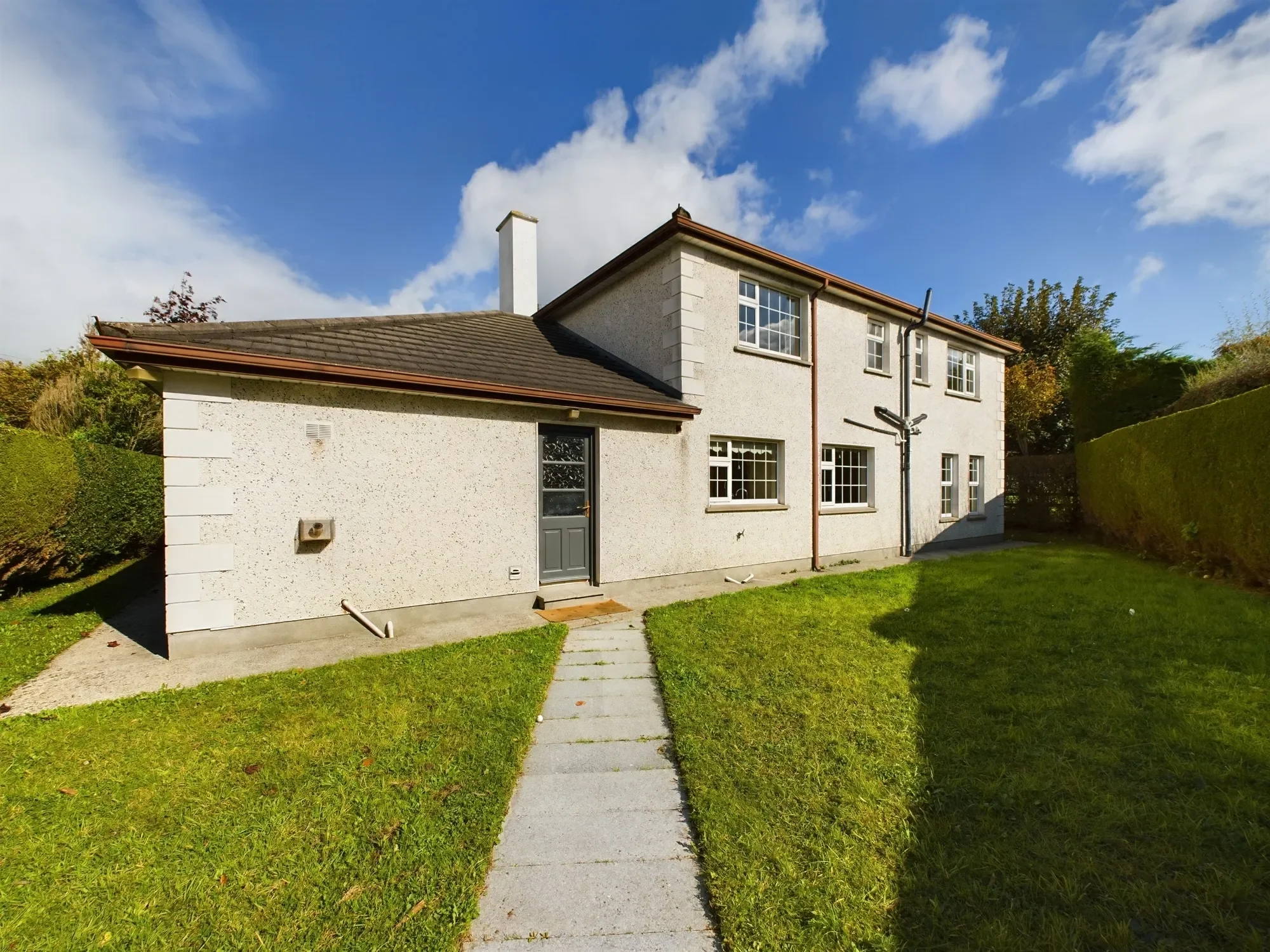 Exterior photo 5