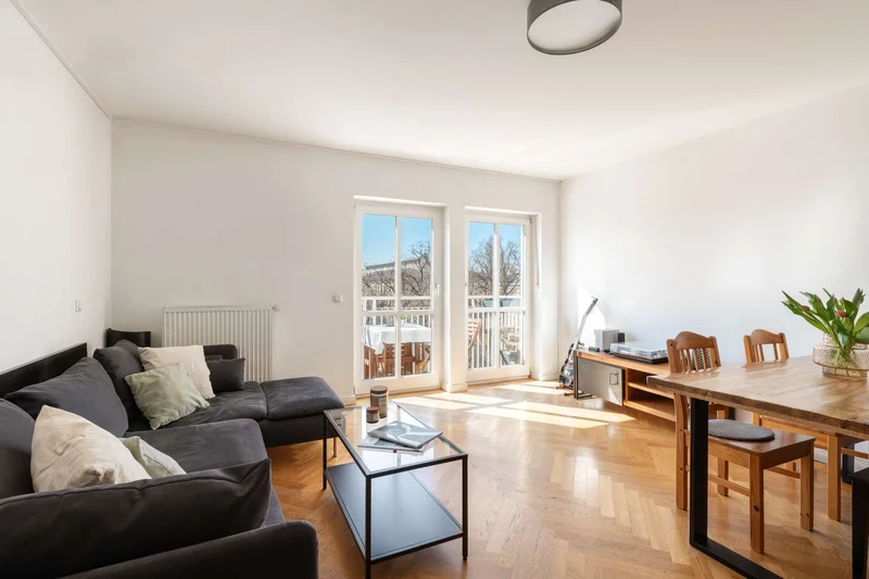 Ideally designed 4-room apartment with balconies and views of the Pinakothek museums