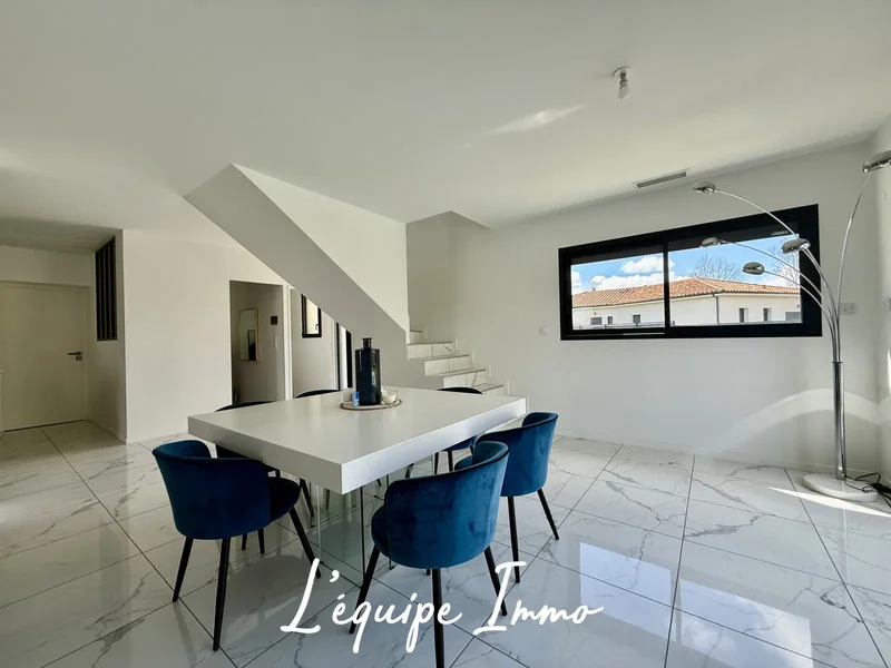 House 5 room(s) 4 bedroom(s) 143 m²