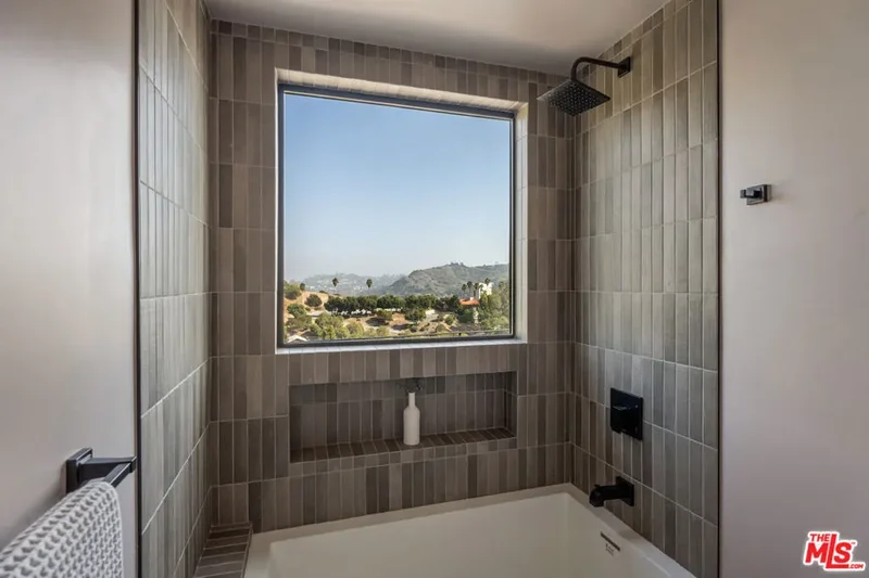 4691 Glenalbyn Drive, Los Angeles, California, United States. - Photo 15
