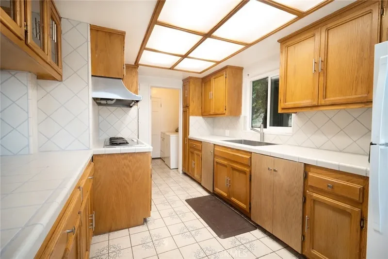 8428 Hollywood Boulevard, Los Angeles, CA 90069, Los Angeles, California, United States. - Photo 7