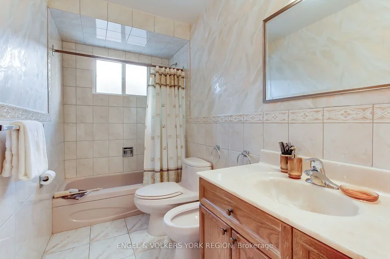 234 Maple Leaf Drive, Toronto, Ontario, Canada. - Photo 5