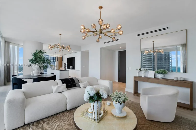 300 Biscayne Blvd way 4707, Miami, Florida, United States. - Photo 2