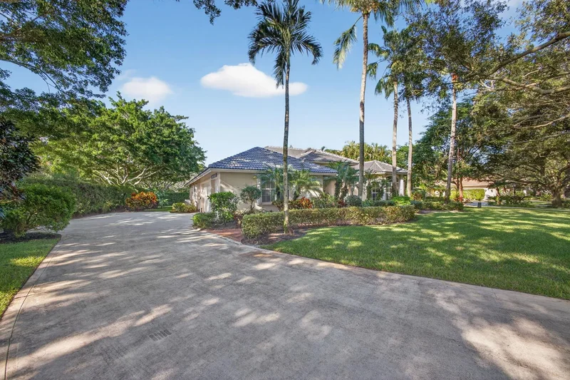 9923 SE Oak Tree Terrace, Tequesta, Florida, United States. - Photo 3